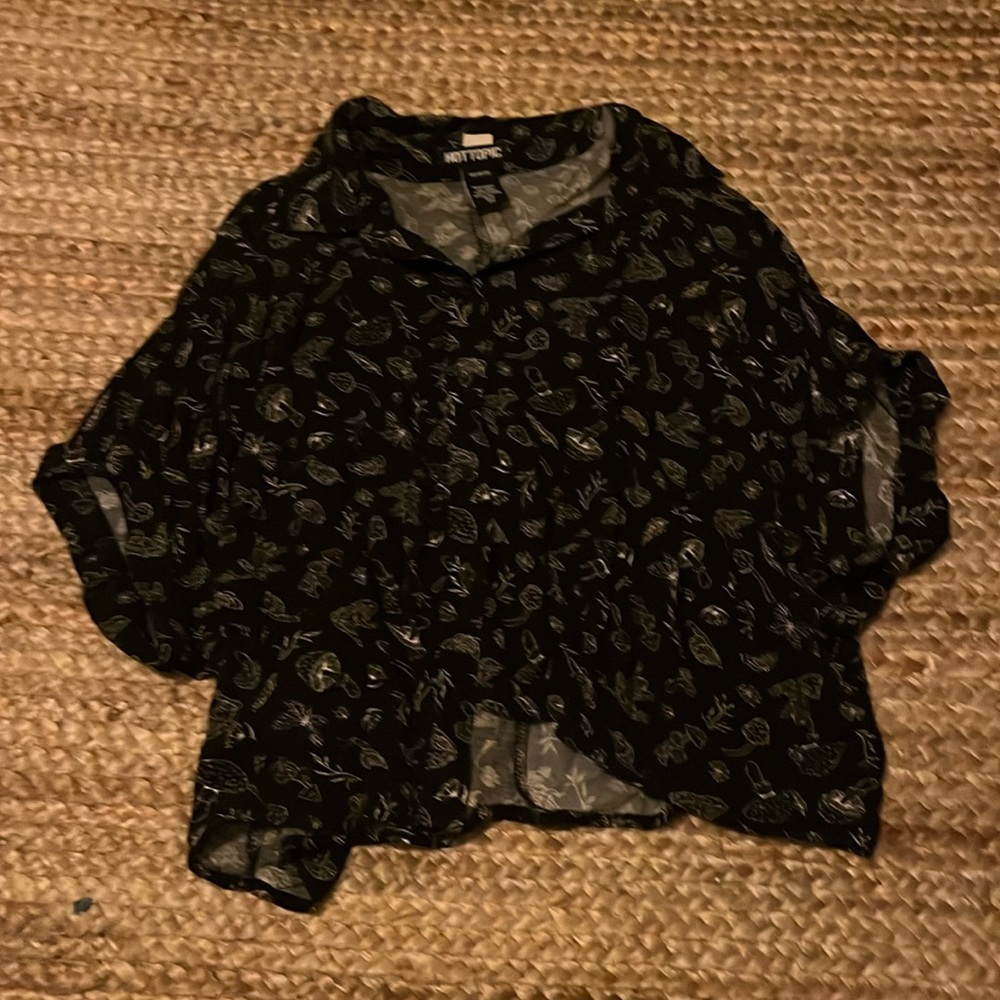 Hot topic button up up short sleeve with collar and mushroom/ bug design 🍄 🐛